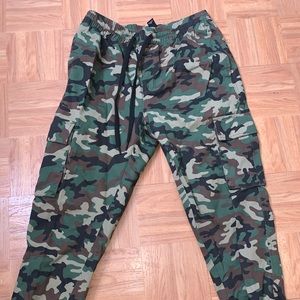 CAMO CARGO JOGGERS